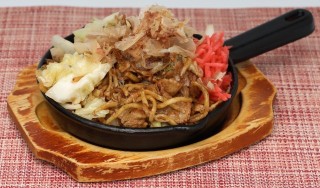 屋台の焦がしソース焼きそば